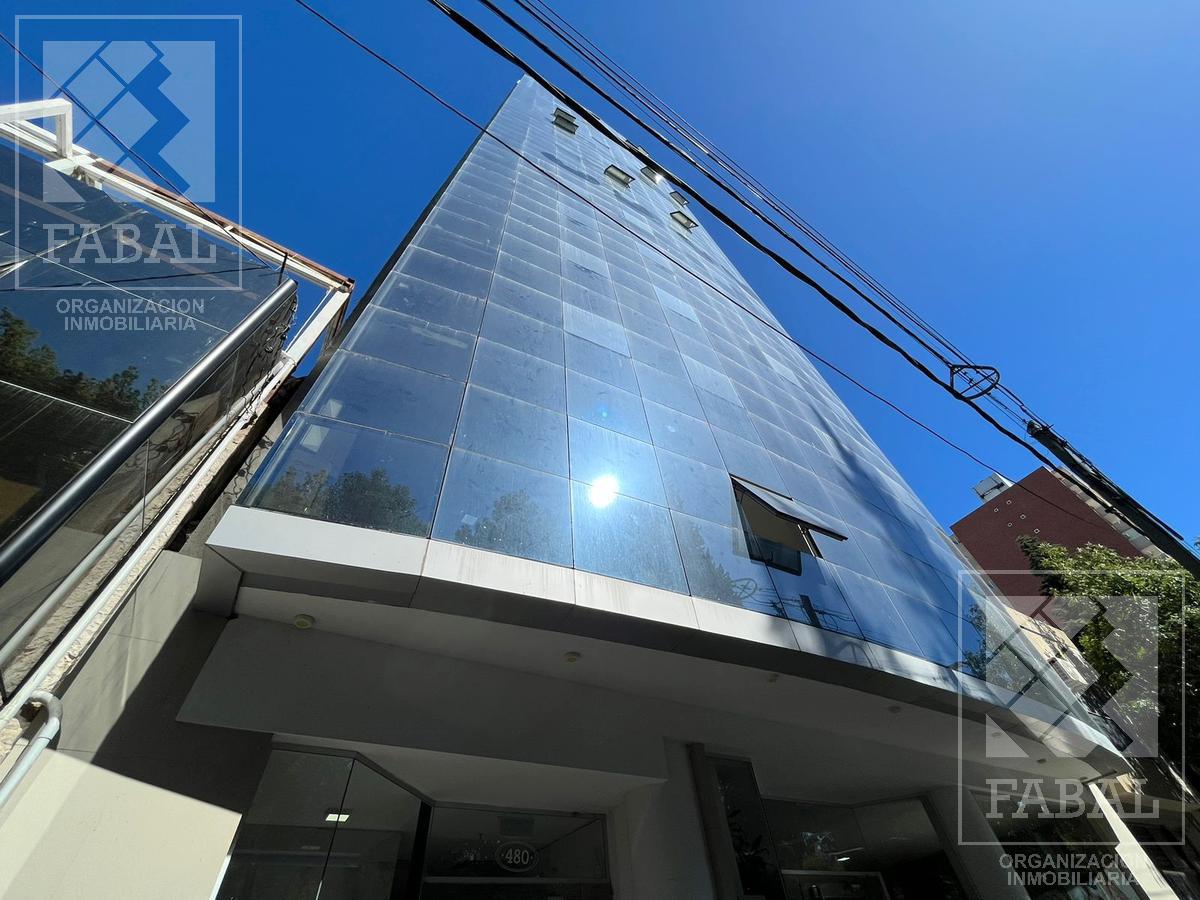 Oficina alquiler centro, 170 m2 con recepción, 3 privados y 2 baños