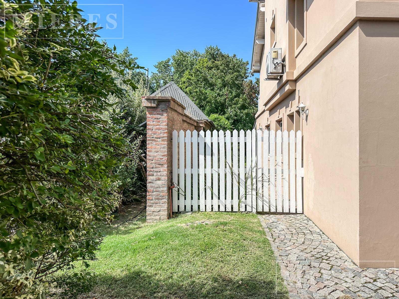 Casa en  venta en el Barrio Tres Horquetas