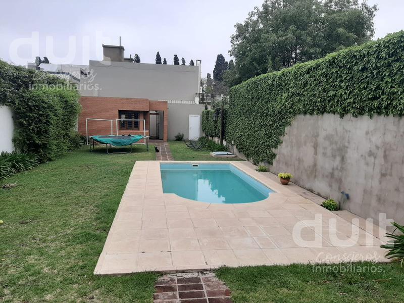 Vendo Casa en excelente estado en barrio Rogelio Martínez.