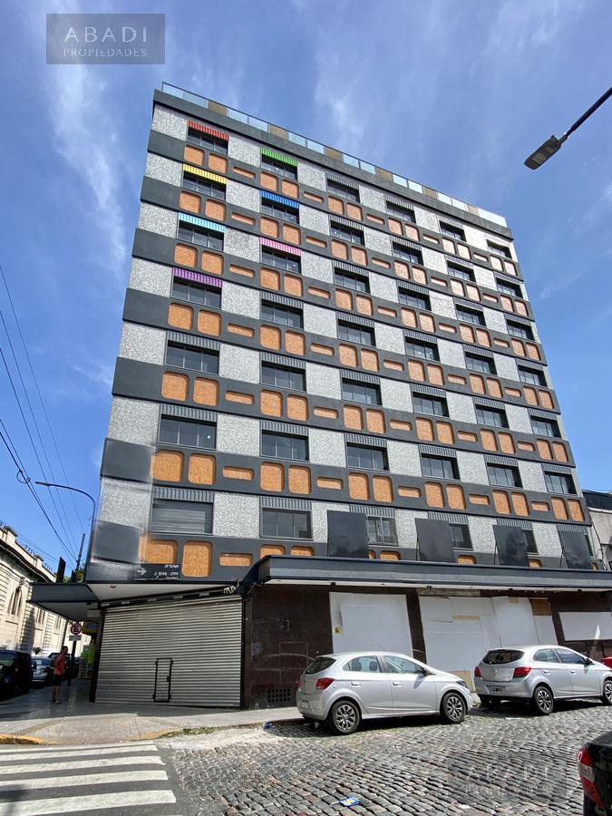 Edificio en block de 79 unidades funcionales + Local comercial