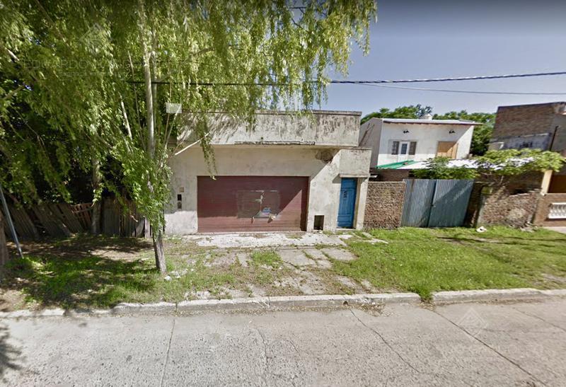 OPORTUNIDAD!! Casa a reciclar en Valentin Alsina