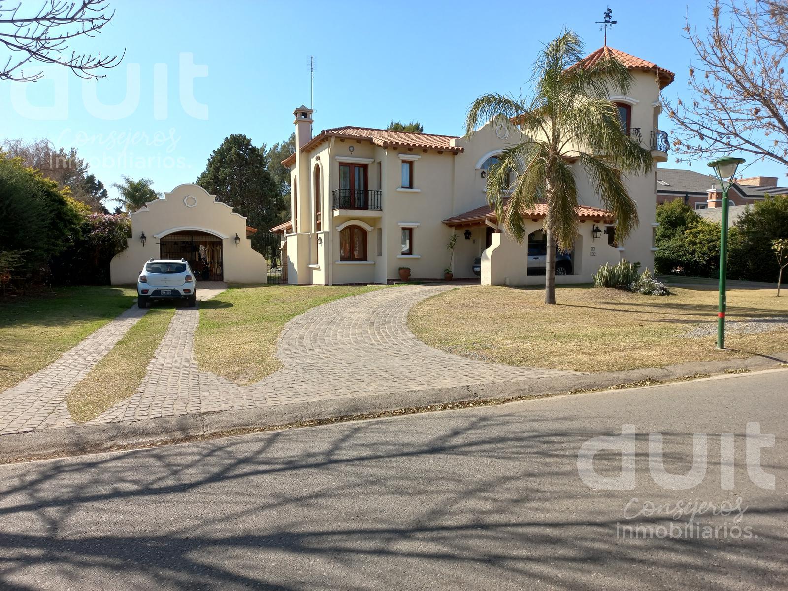 Casa unica en Country Jockey Club, 2 lotes fondo Golf.