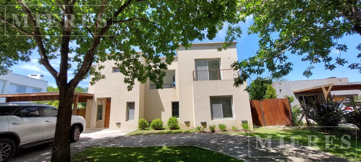 Casa en alquiler anual sobre lote Interno en santa catalina, Villanueva.