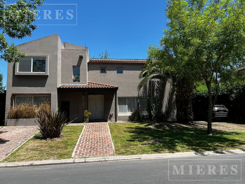 Muy linda casa en venta con renta en San Isidro labrador, Villanueva.