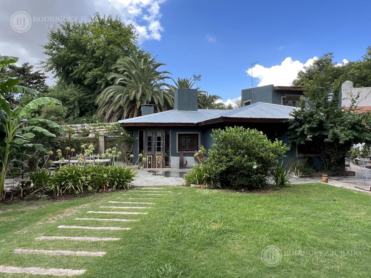 Casa de estilo en venta en  López Camelo - Tigre