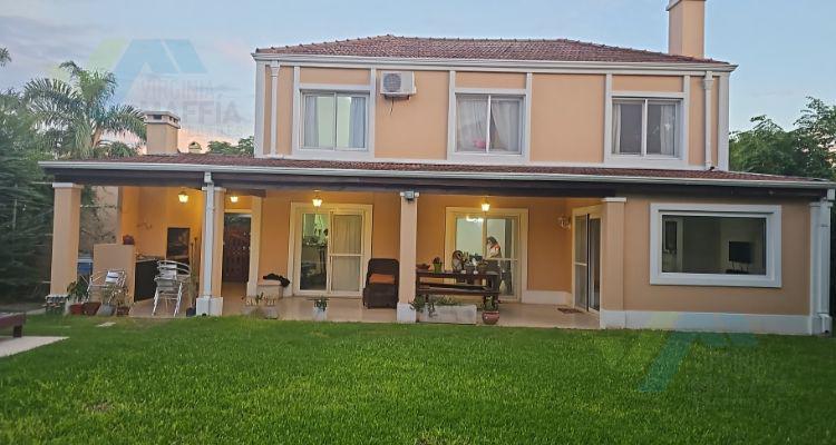 Venta de casa en Los Jazmines - Pilar del Este