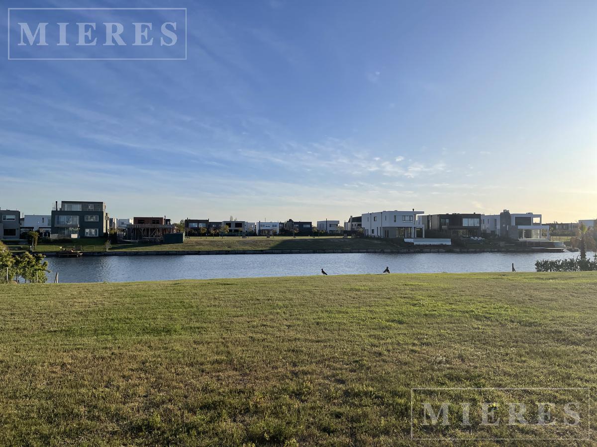 Excelente Lote en venta a La Laguna en Los Castaños, Nordelta.