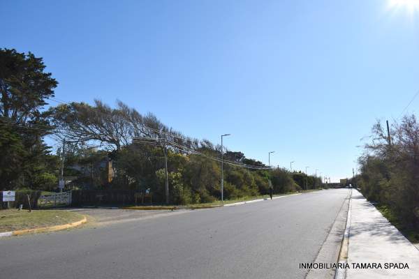 LOTE FRENTE AL MAR con planos