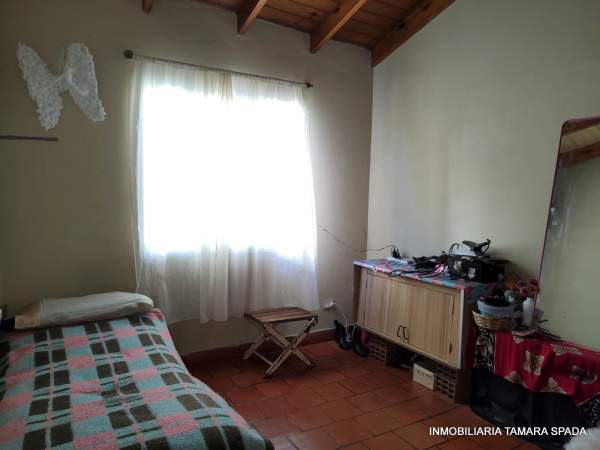 CASA CON AMPLIO TERRENO A 100 MTS DE AV. 41